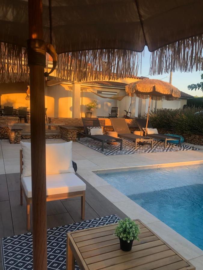 Hotel La Parenthese Auberives-sur-Vareze Exterior foto